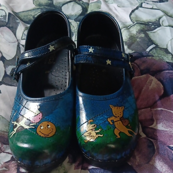 Sanita Women's Blue Hey Diddle Diddle Design  Shoes - Picture 1 of 10